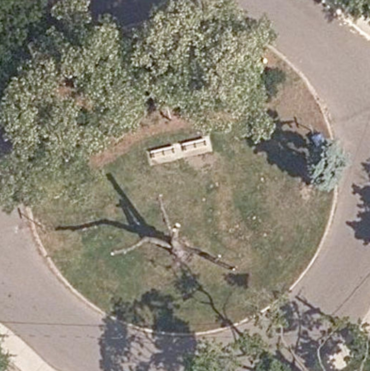 Indian Mound Traffic Island — site photograph