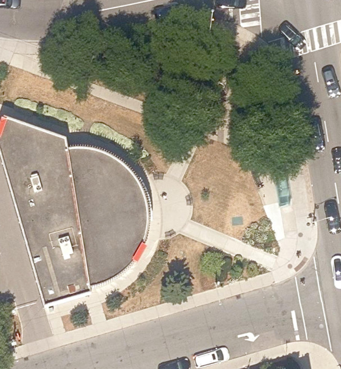 Yonge Boulevard Parkette — site photograph