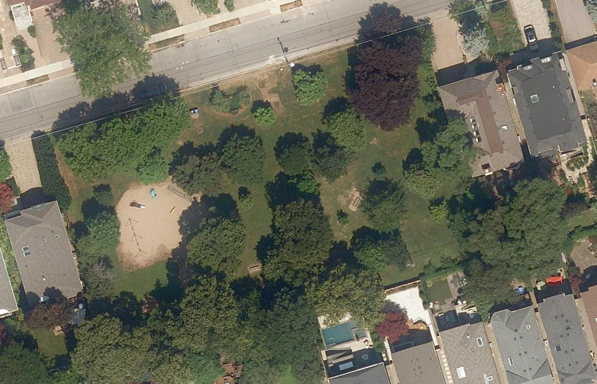 Bedford Parkette, site photograph