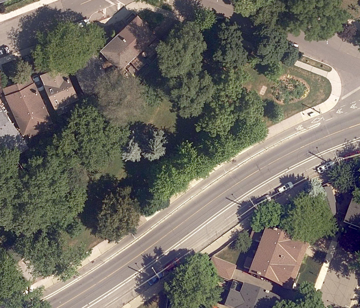 Edgewood Parkette — site photograph