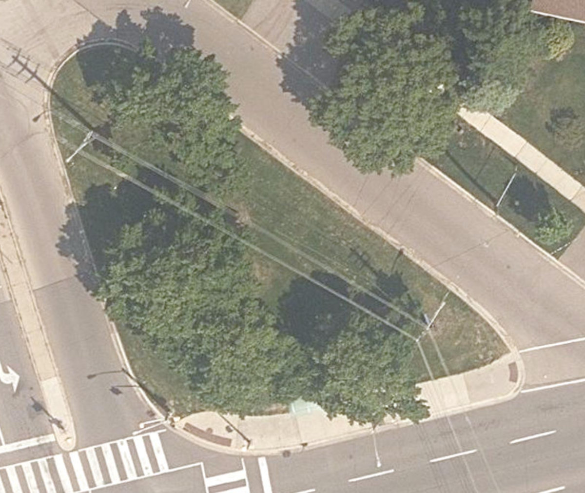 Old Burnhamthorpe Road East Centre Island — site photograph