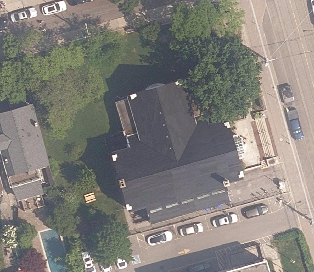 HIGH PARK PUBLIC LIBRARY - Building Grounds — site photograph
