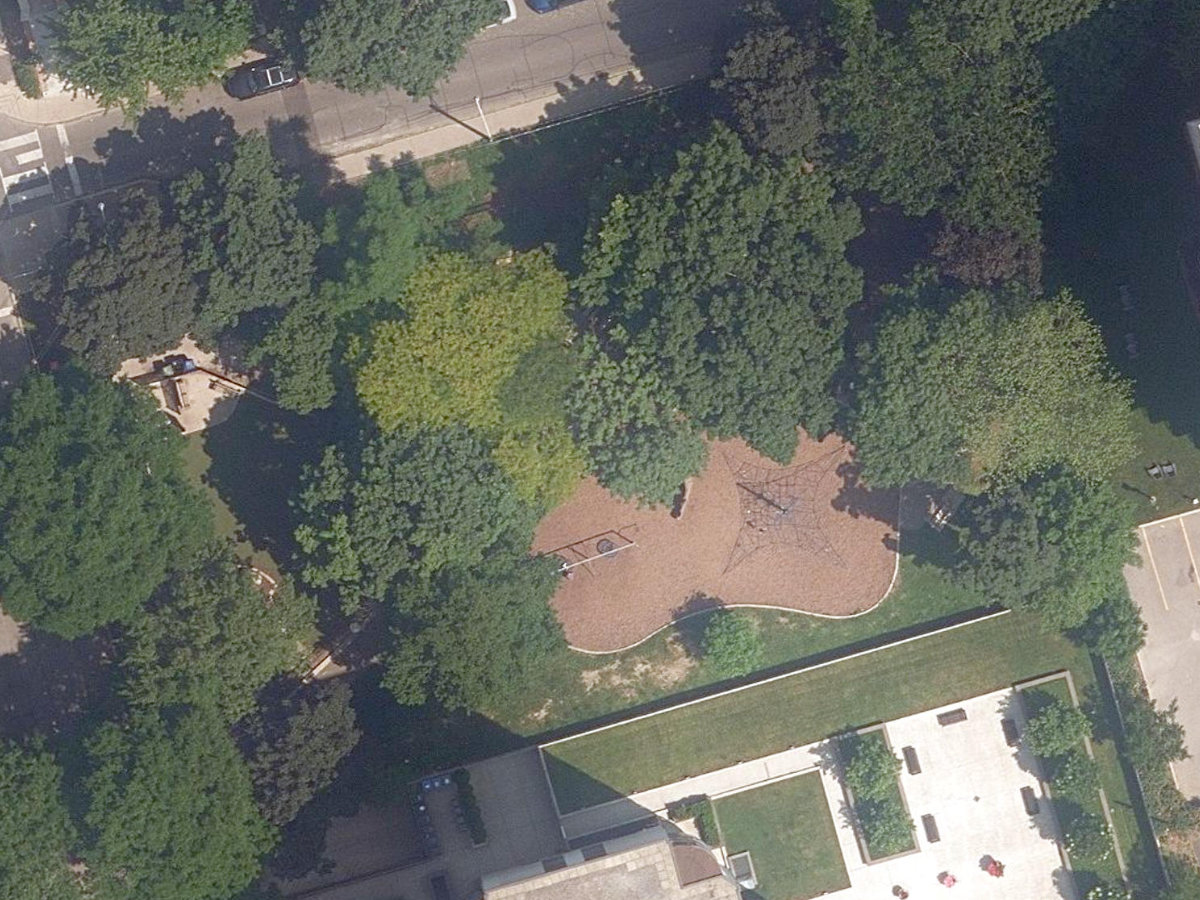 Huron Street Playground — site photograph