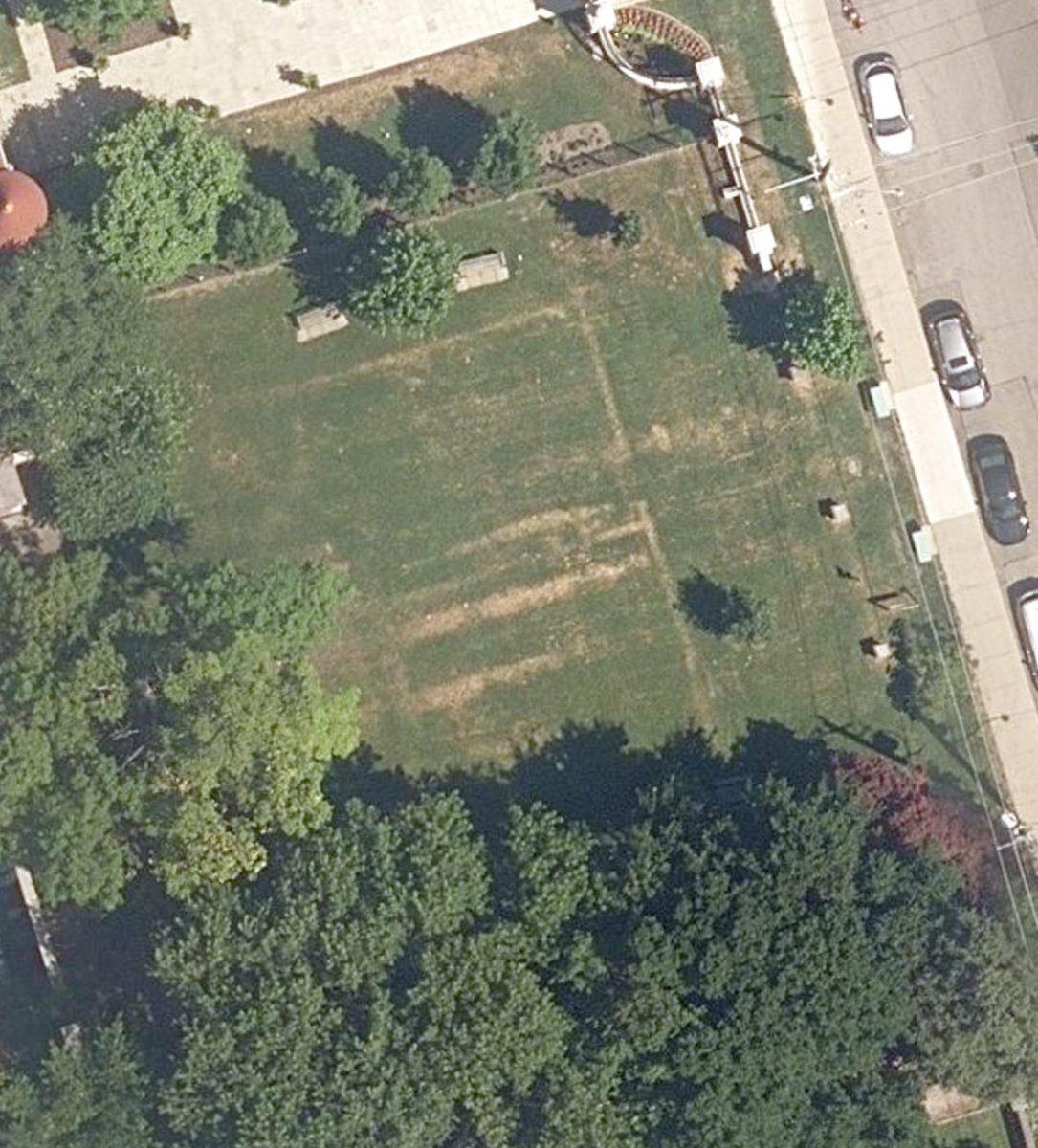 Casa Loma Parkette — site photograph