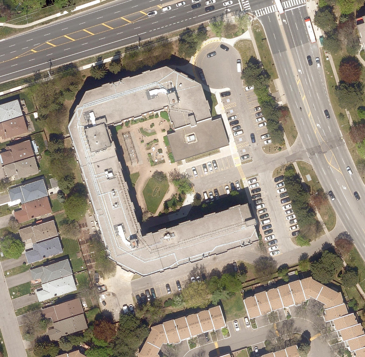 CLIFFWOOD MANOR - T.C.H. - Building Grounds — site photograph