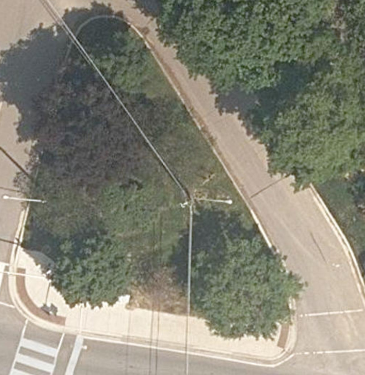 Burnhamthorpe Rd Island — site photograph