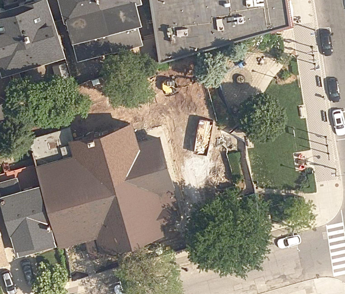 St. Clements - Yonge Parkette — site photograph