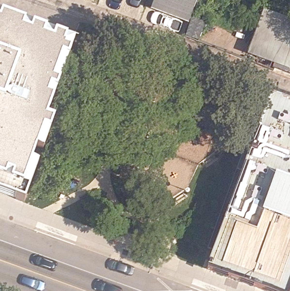 Dundas - Watkinson Parkette — aerial / top-down view