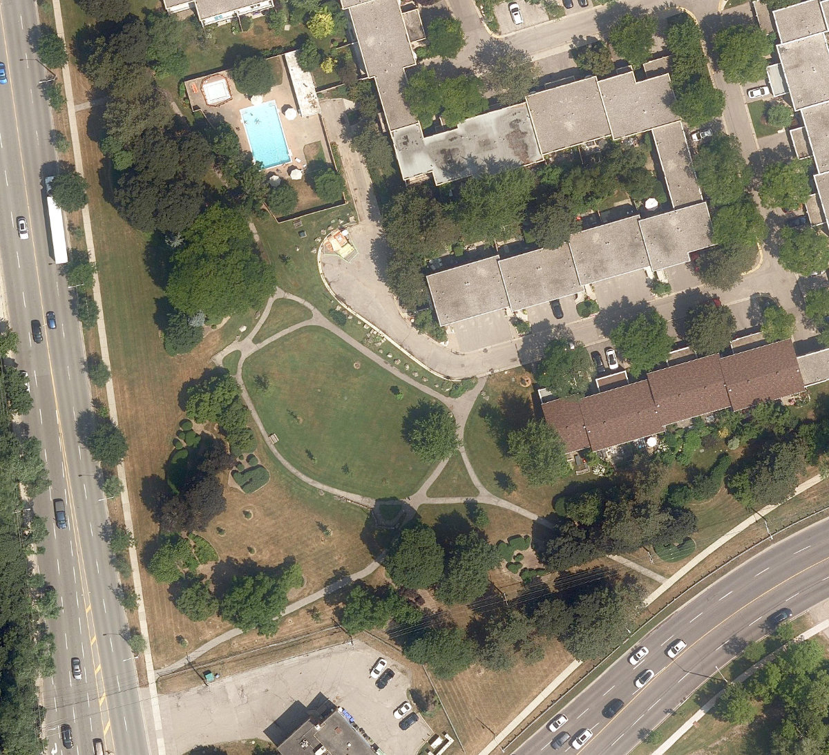 Bayview - York Mills Parkette — site photograph