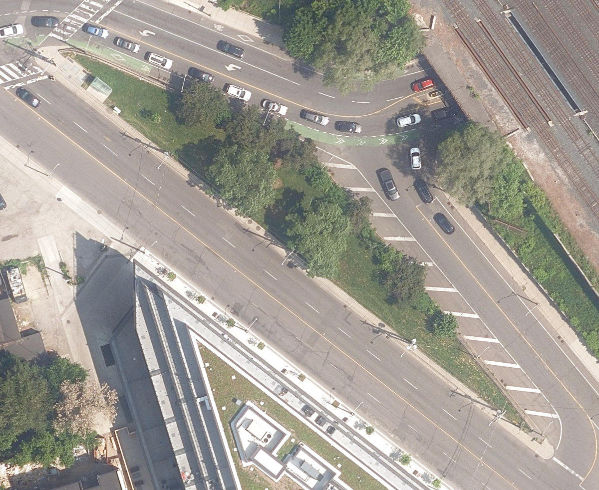 Dundas - Dupont Traffic Island — site photograph