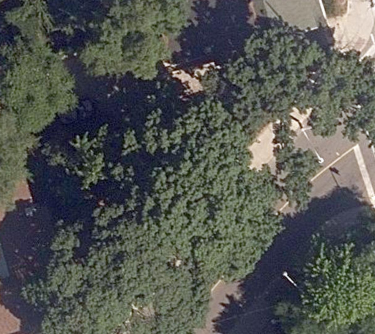 Fairford Avenue Parkette — site photograph