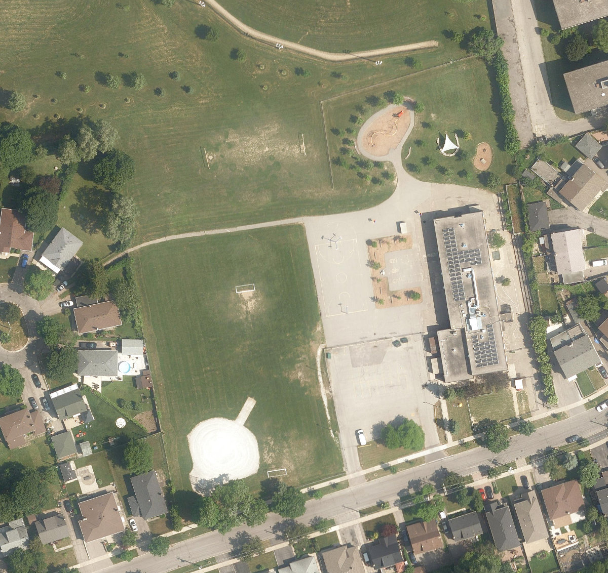 GEORGE ANDERSON PUBLIC SCHOOL - Building Grounds — site photograph