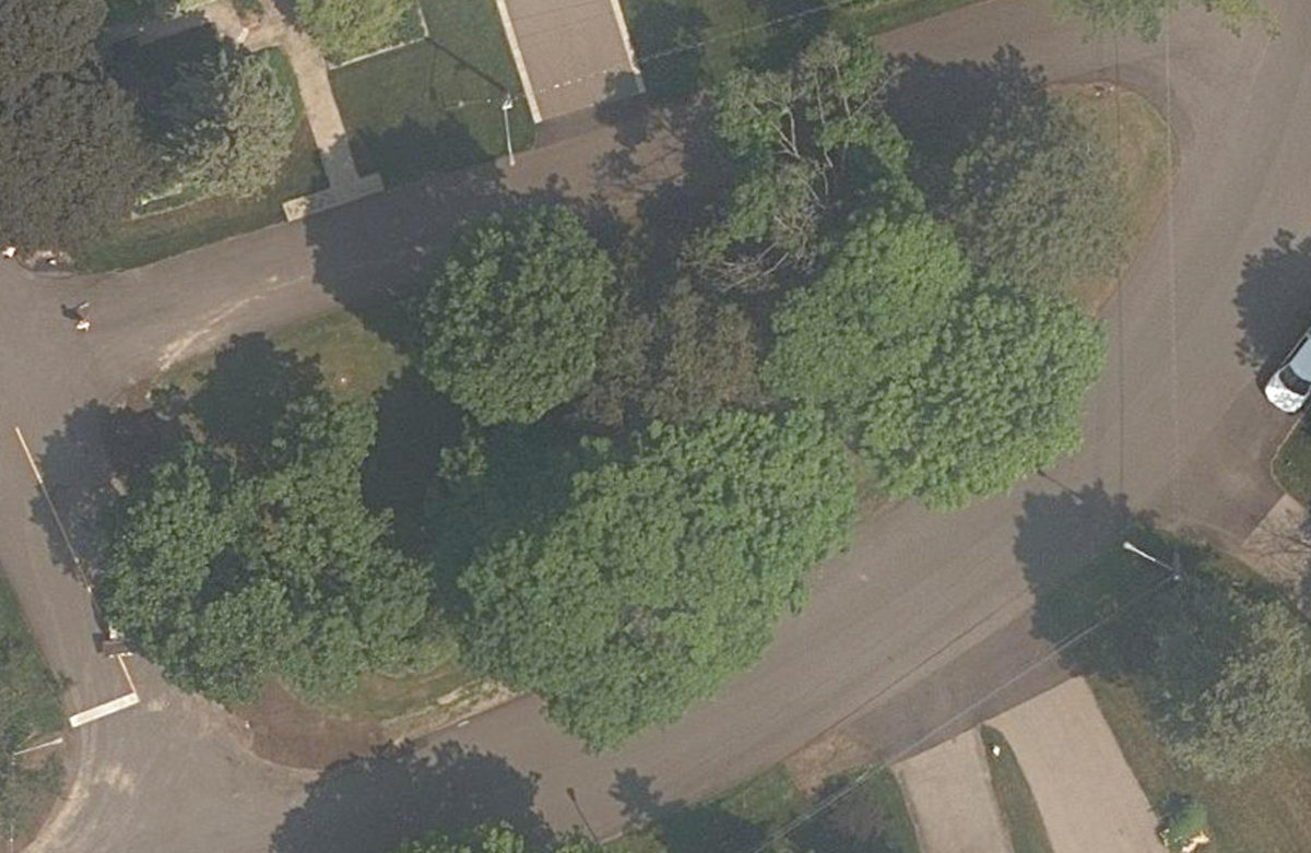 Hilldowntree Parkette — site photograph
