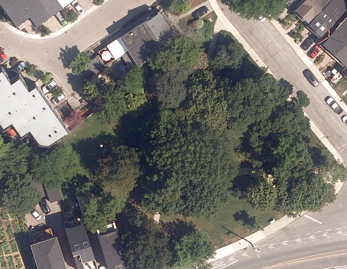 Maughan Crescent Parkette — site photograph