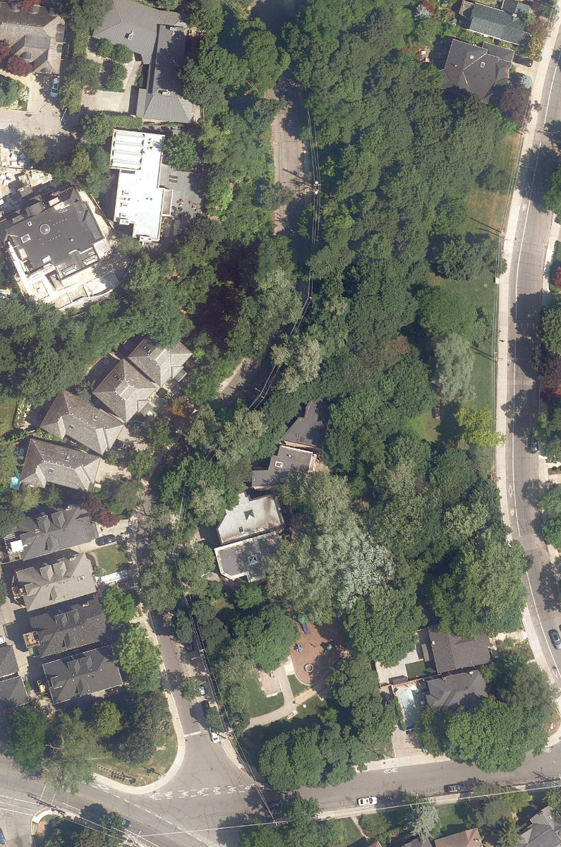 Glen Edyth Drive Parkette — aerial / top-down view