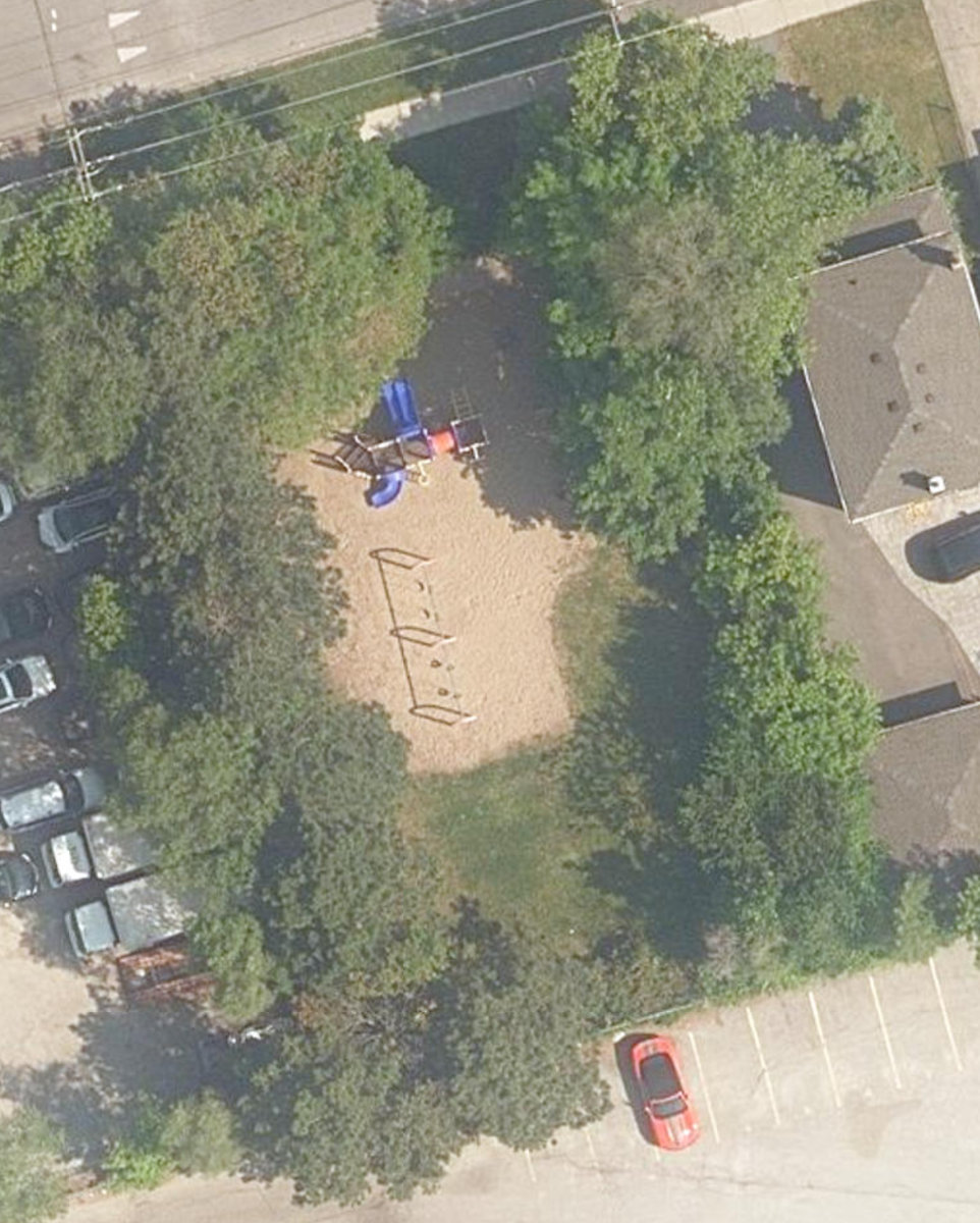 Hillmount Parkette — site photograph