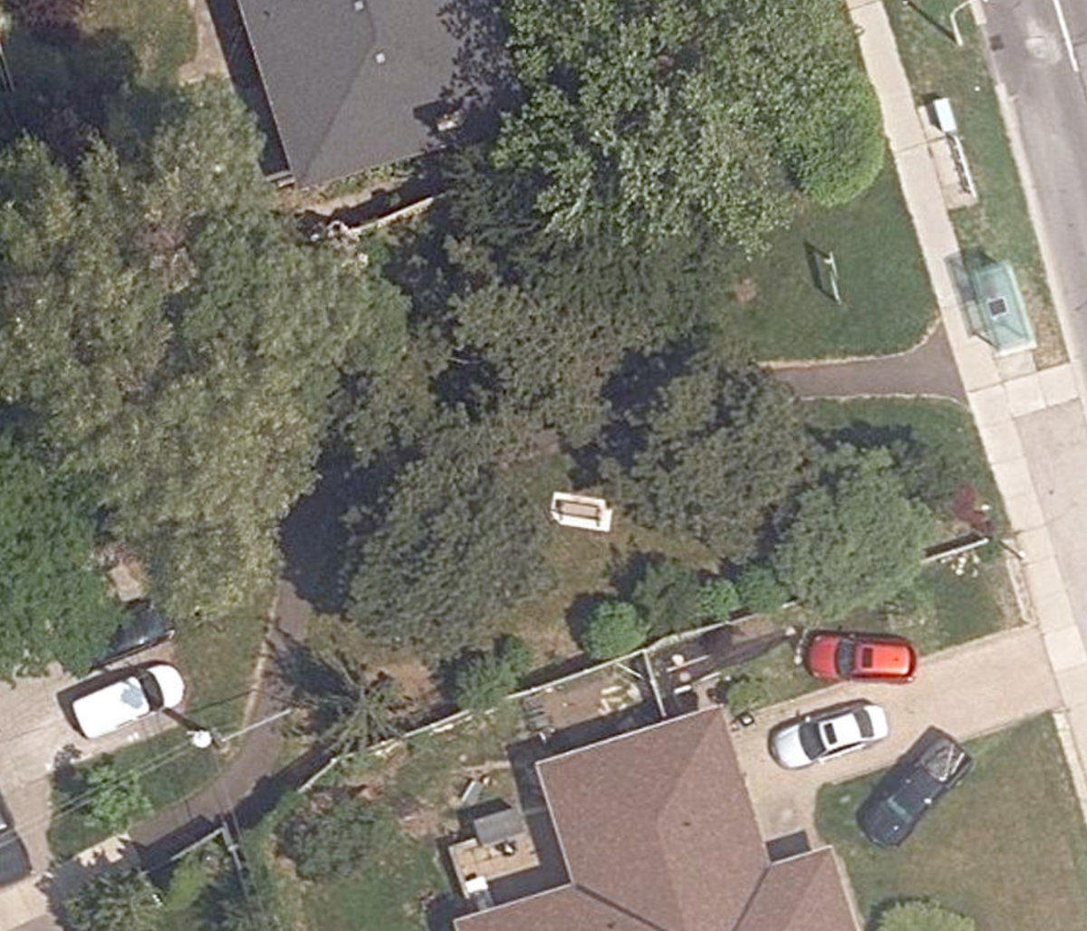 Snowellen Avenue Parkette — site photograph