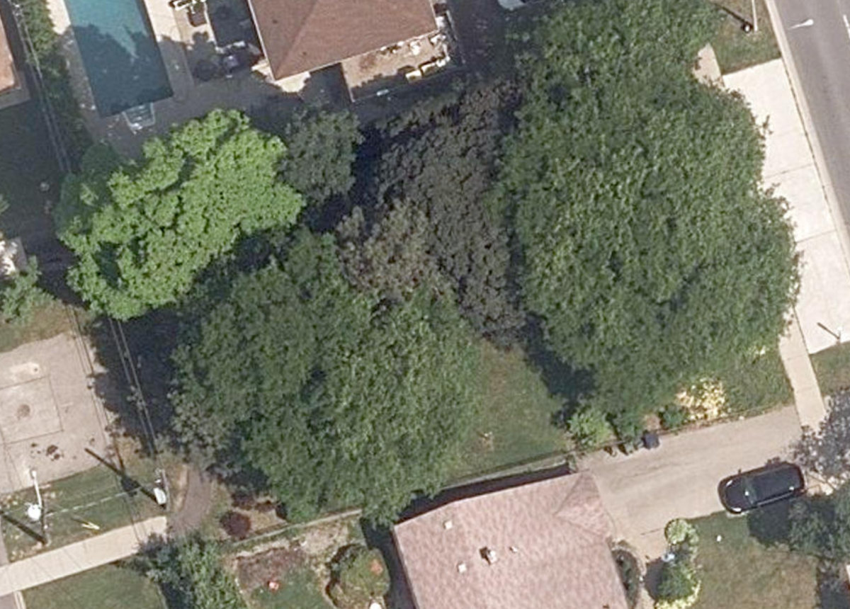 Seville Avenue Parkette — site photograph