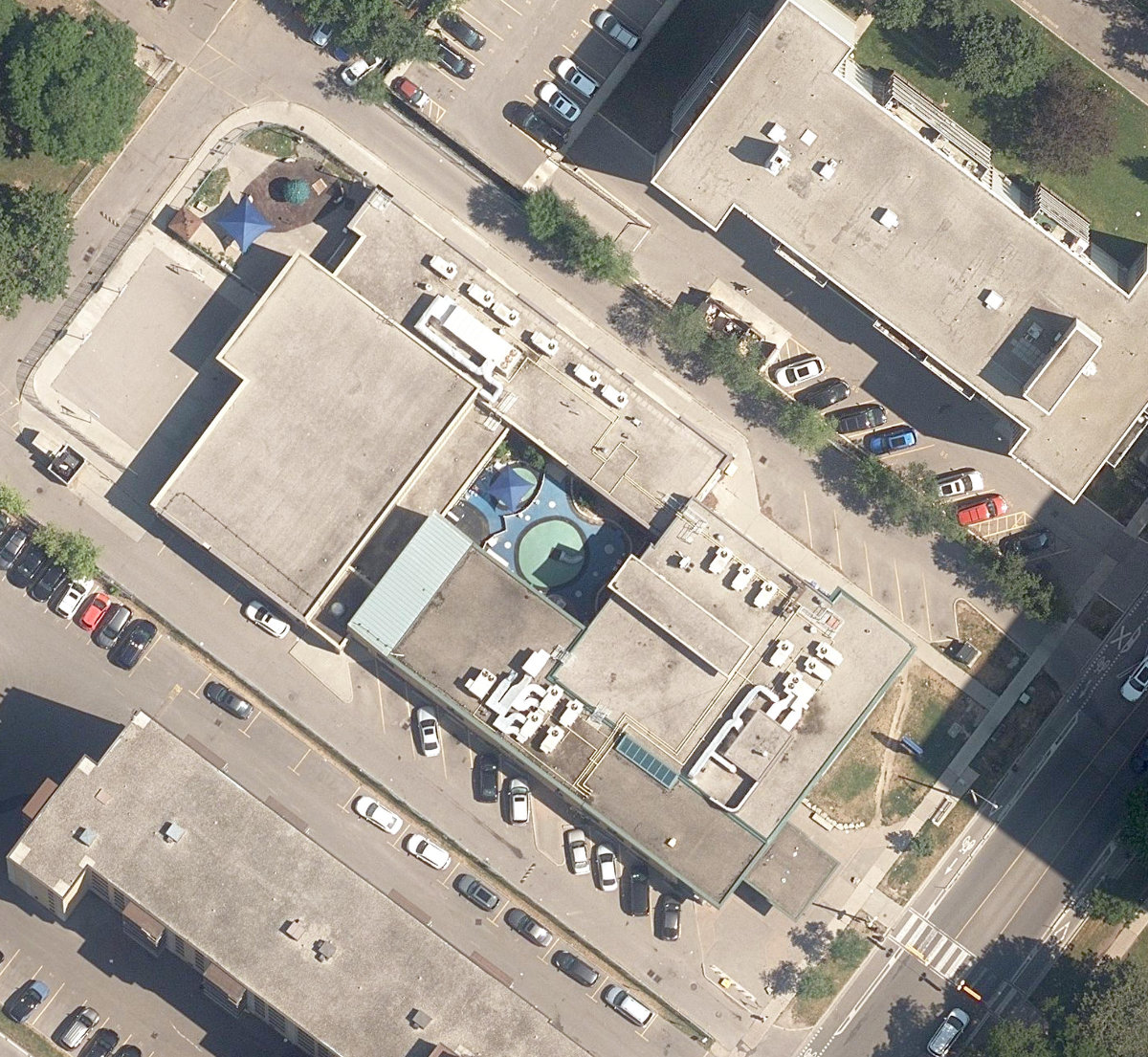 JENNER JEAN-MARIE COMMUNITY CENTRE - Building Grounds — site photograph