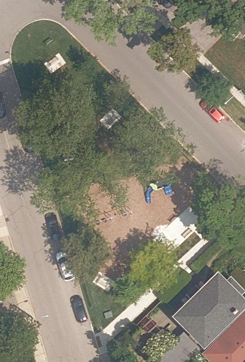 Queens Avenue Parkette — site photograph