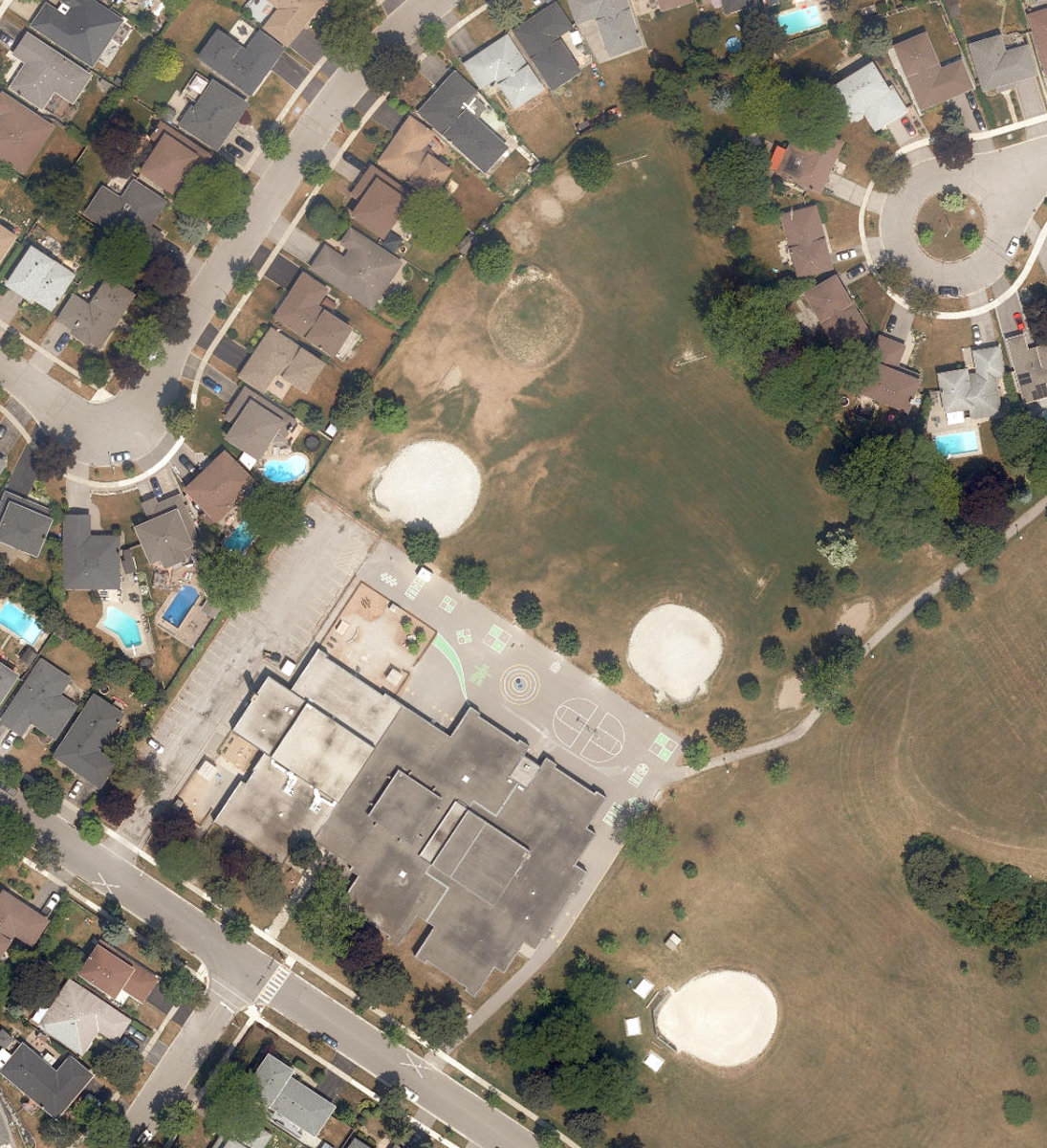 CHARLOTTETOWN JUNIOR ELEMENTARY SCHOOL - Building Grounds — site photograph