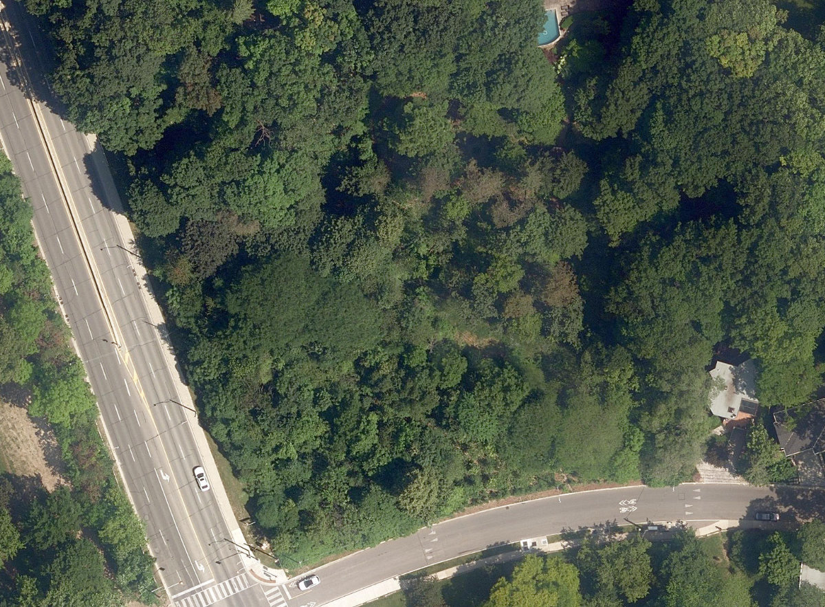 Roxborough Parkette — site photograph