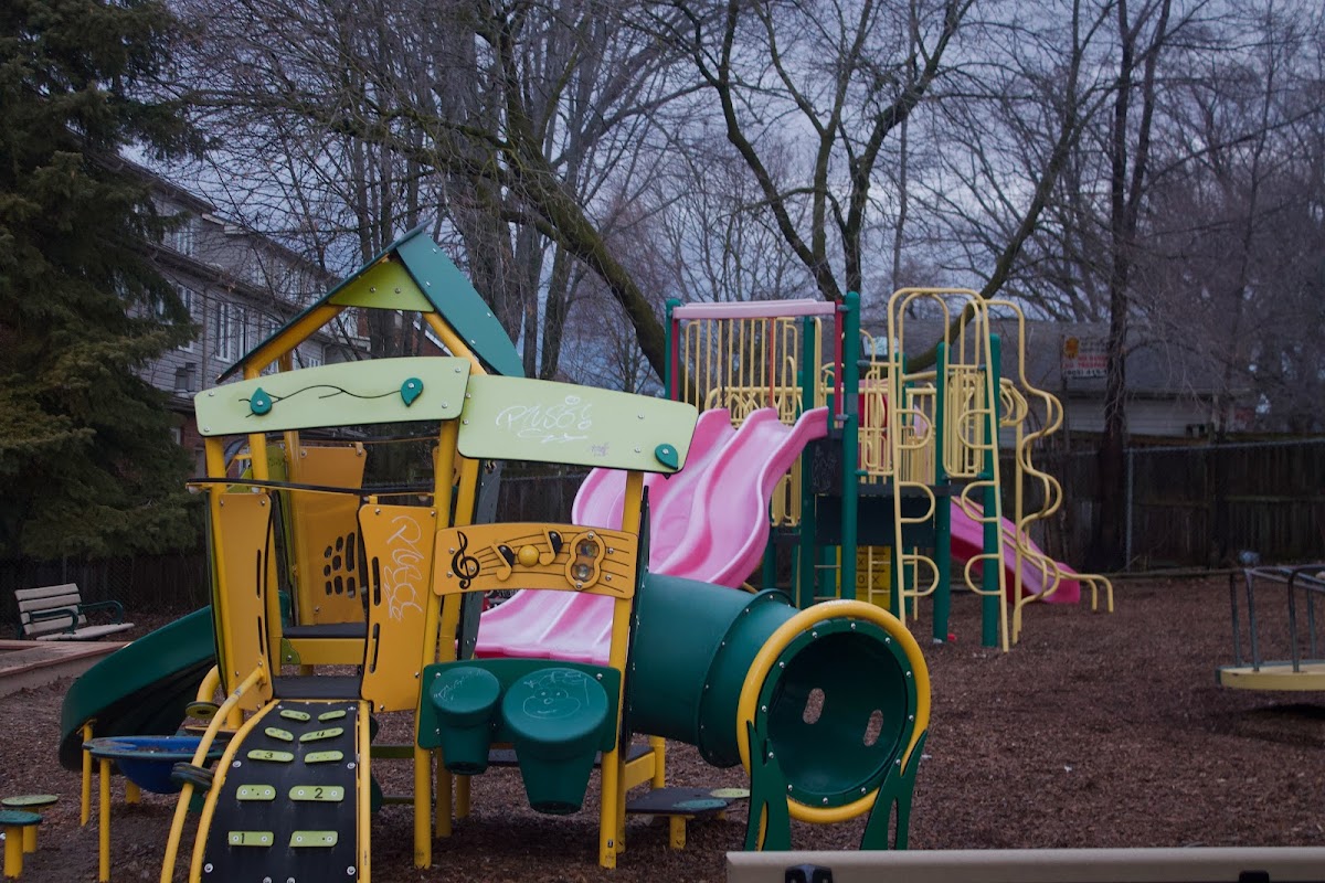 Oakcrest Parkette — site photograph