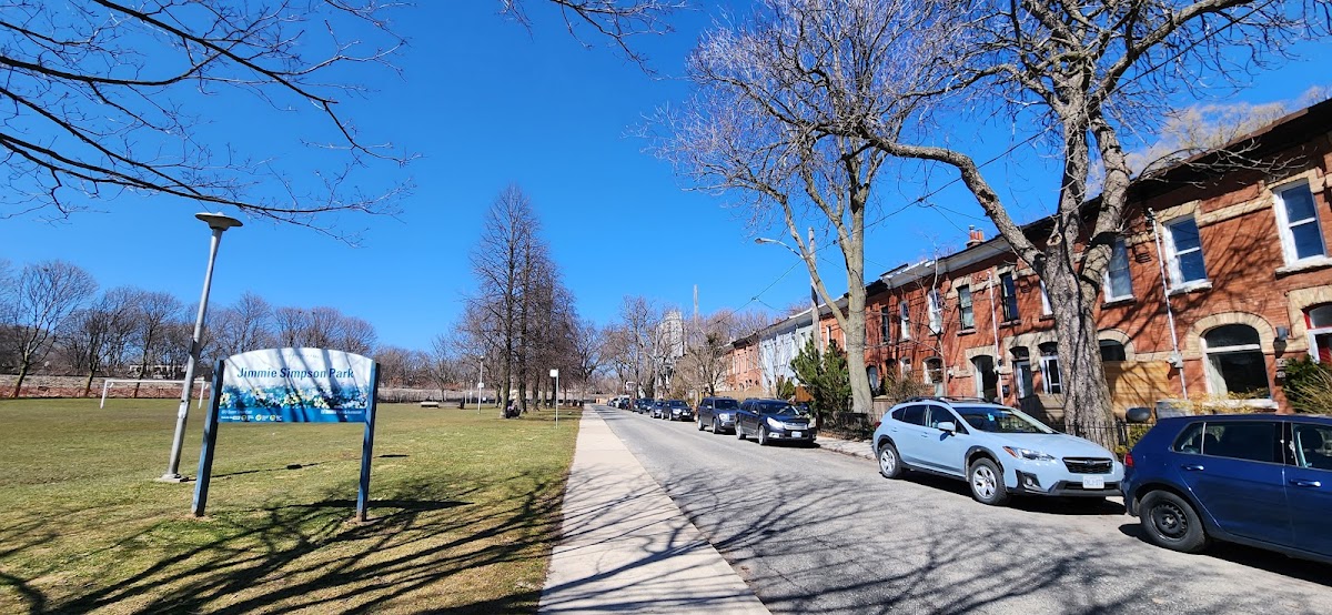 Logan Avenue Parkette — site photograph