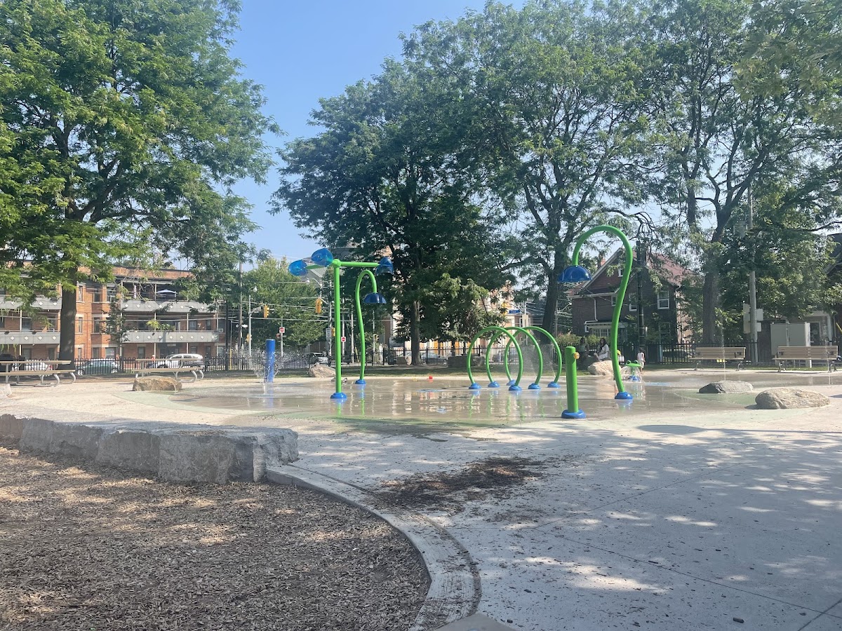 Close Avenue Parkette, site photograph